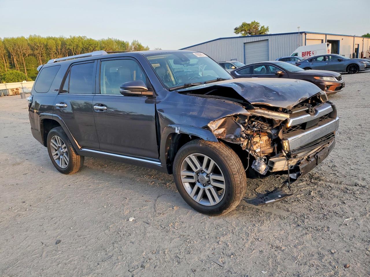 2020 Toyota 4 Runner - zdjęcie 4