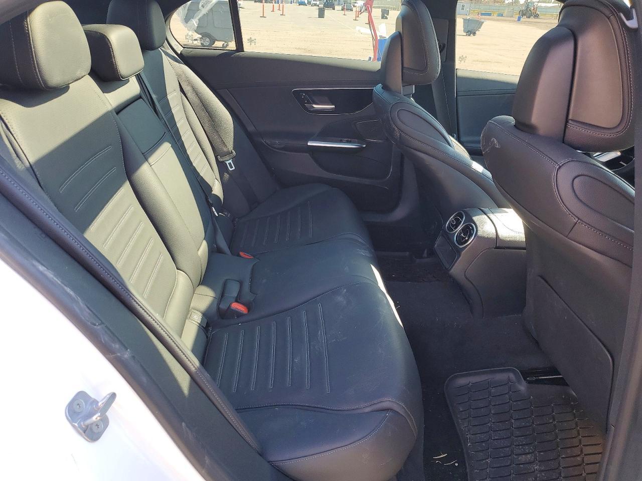 2024 Mercedes-Benz C 300 4Matic - zdjęcie 10