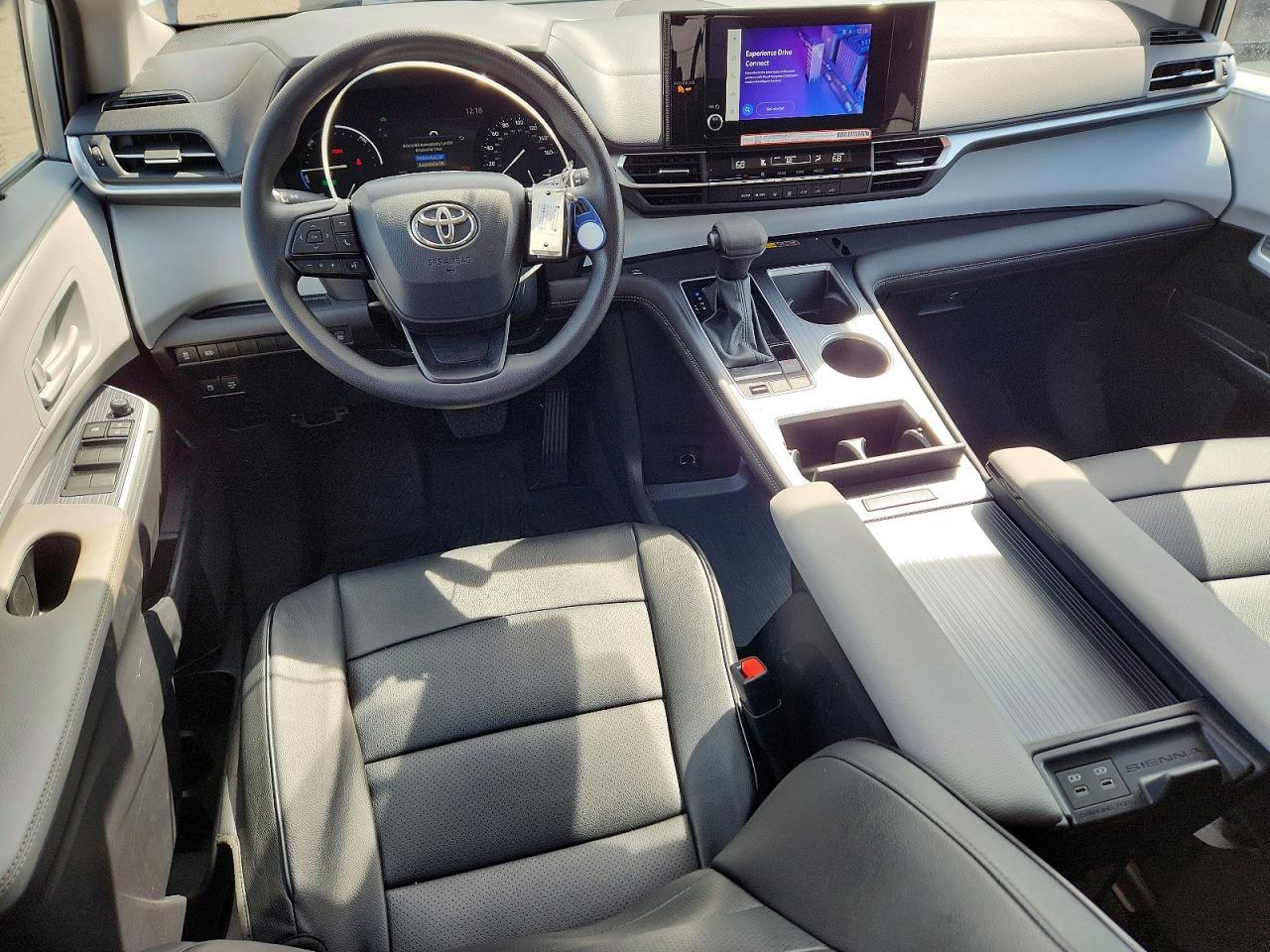2025 Toyota Sienna Le 8-Passenger - zdjęcie 8