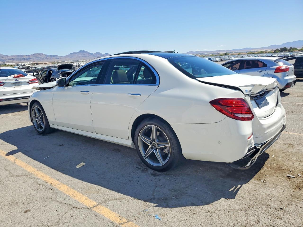 2019 Mercedes-Benz E 300 - zdjęcie 2