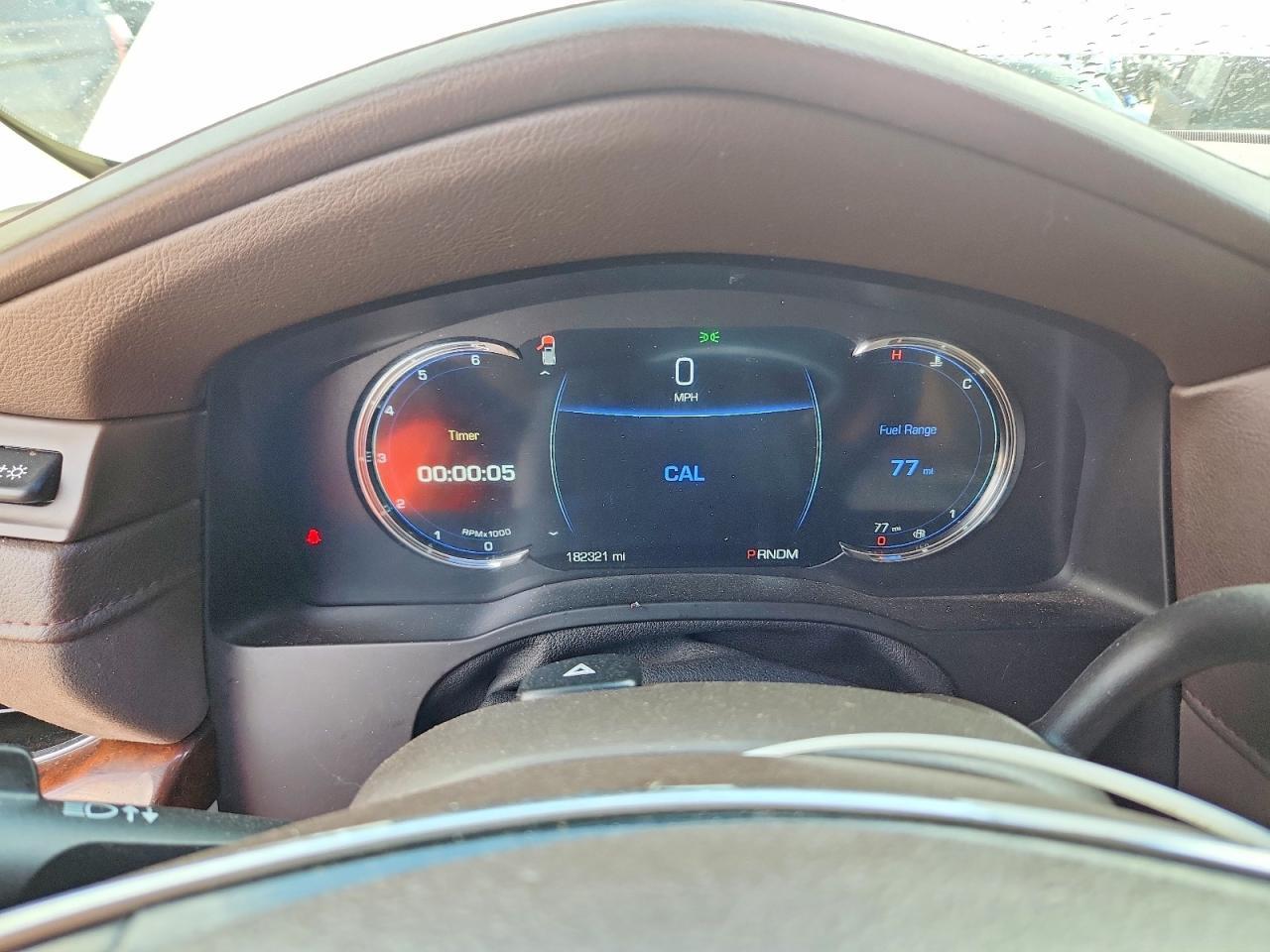 2016 Cadillac Escalade Luxury - zdjęcie 9