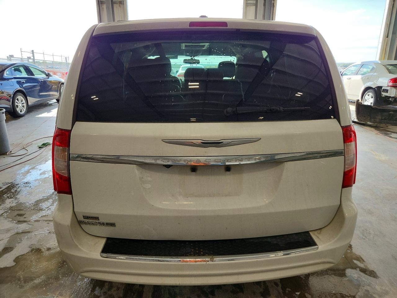 2014 Chrysler Town & Country Touring - zdjęcie 6