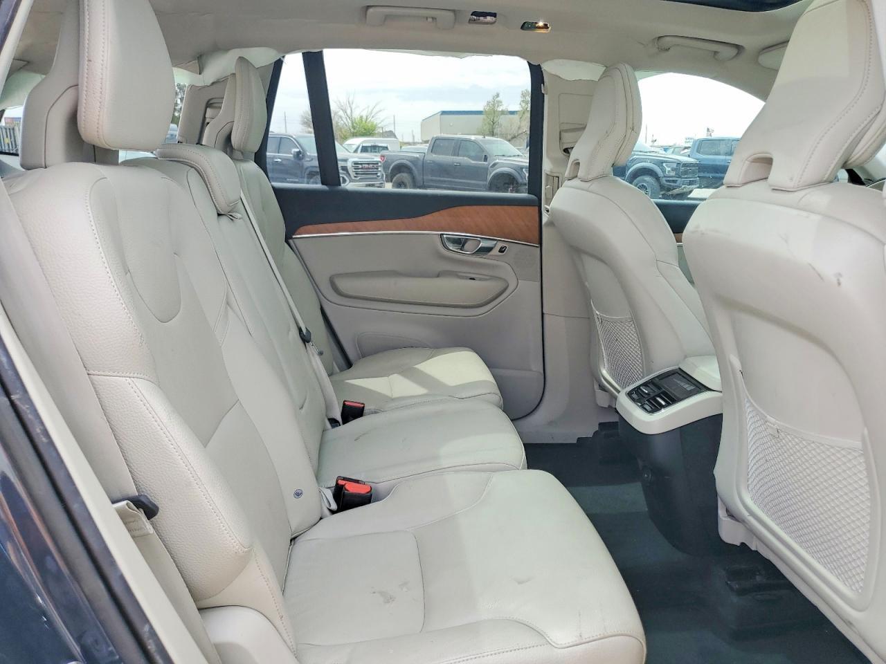 2022 Volvo Xc90 T6 Momentum - zdjęcie 11