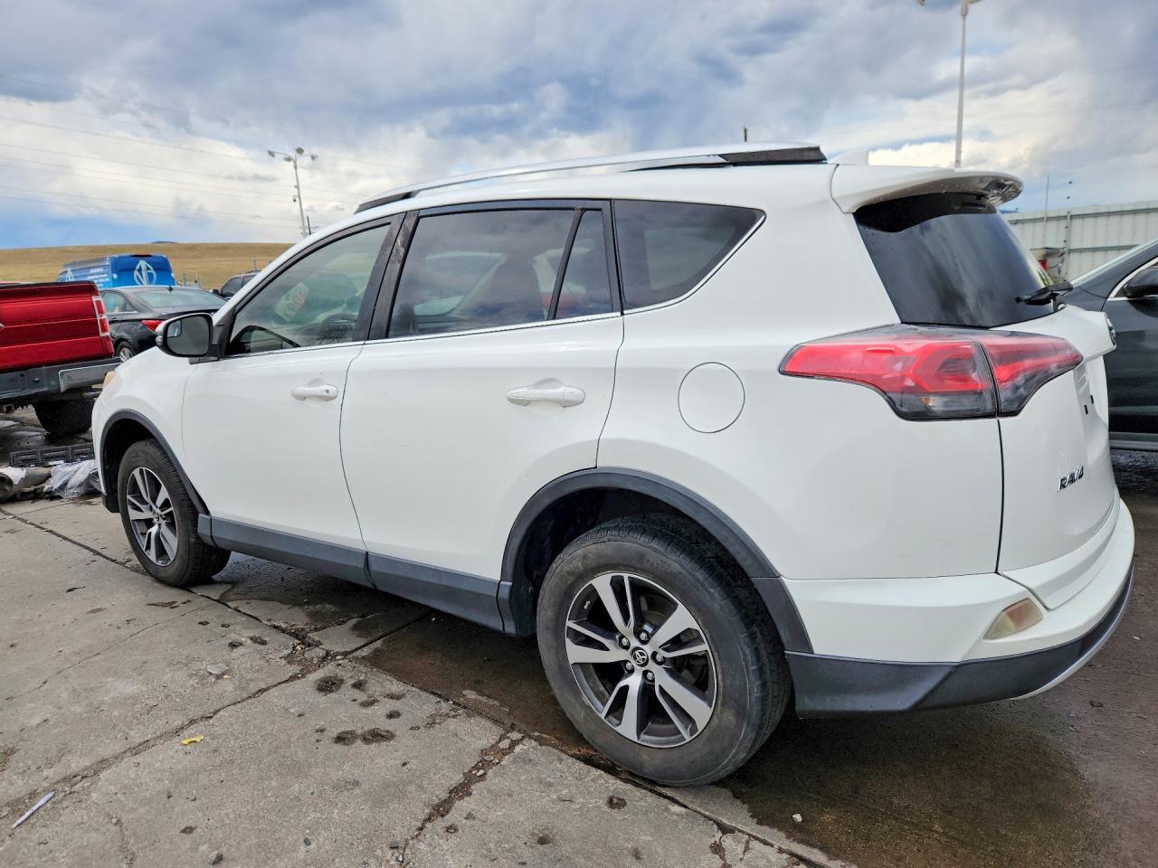 2016 Toyota Rav4 Xle - zdjęcie 2