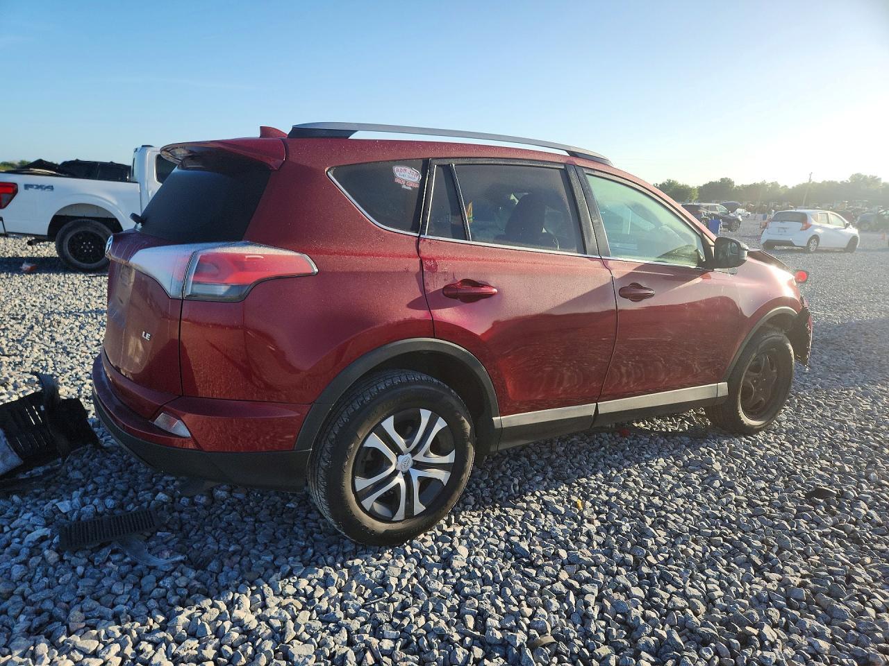 2018 Toyota Rav4 Le - zdjęcie 3