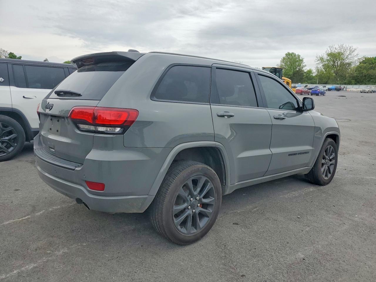 2020 Jeep Grand Cherokee Laredo - zdjęcie 3