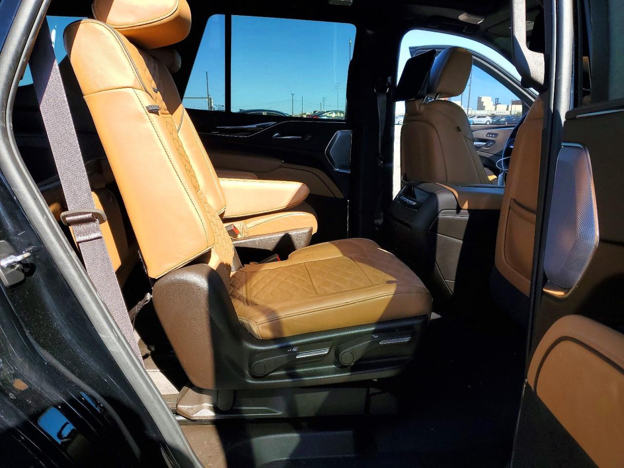 2023 Cadillac Escalade Premium Luxury - zdjęcie 11