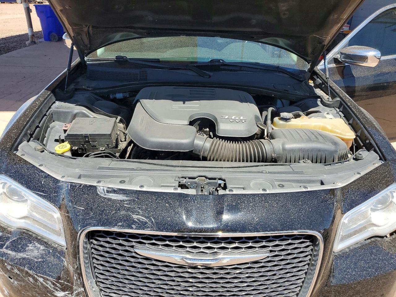 2016 Chrysler 300C - zdjęcie 11