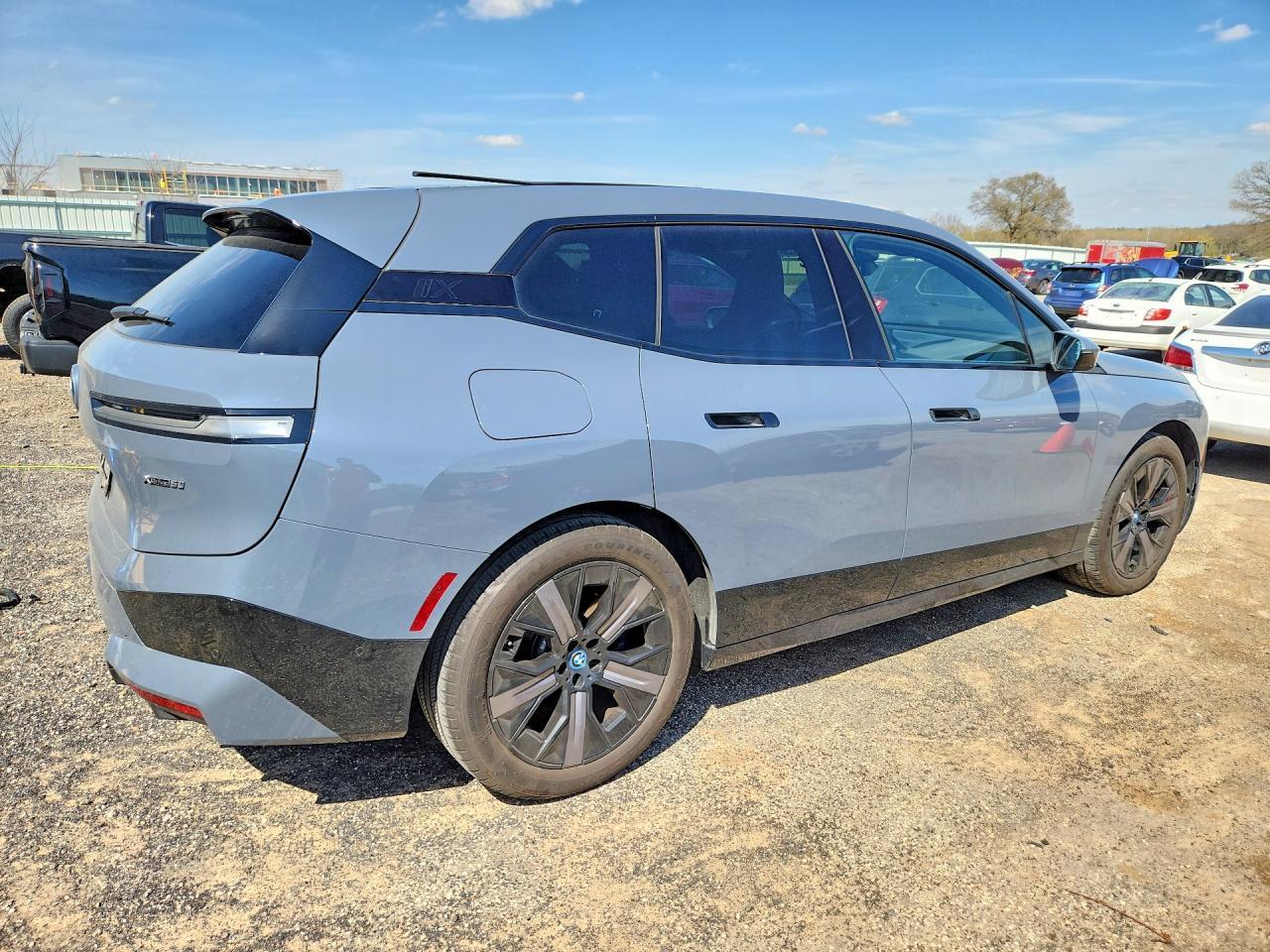 2023 BMW Ix xDrive50 - zdjęcie 3