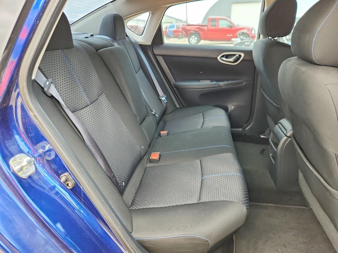 2017 Nissan Sentra S - zdjęcie 10