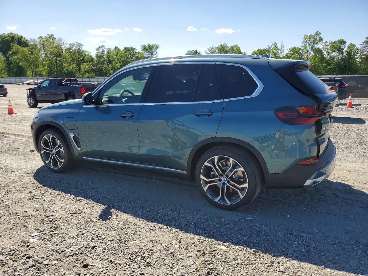 2026 BMW X5 xDrive50E - zdjęcie 2