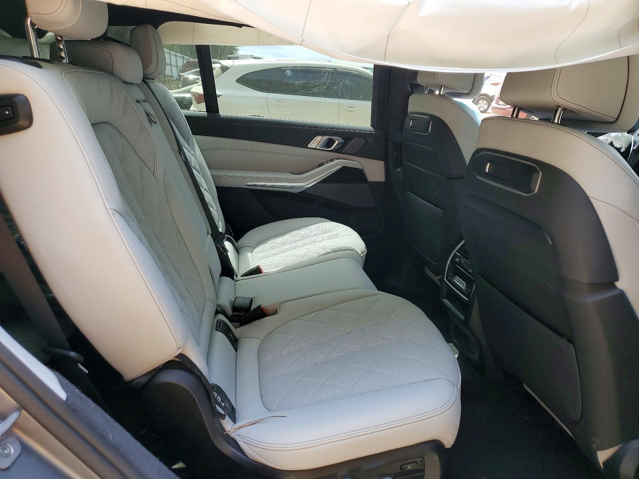 2025 BMW X7 xDrive40I - zdjęcie 11