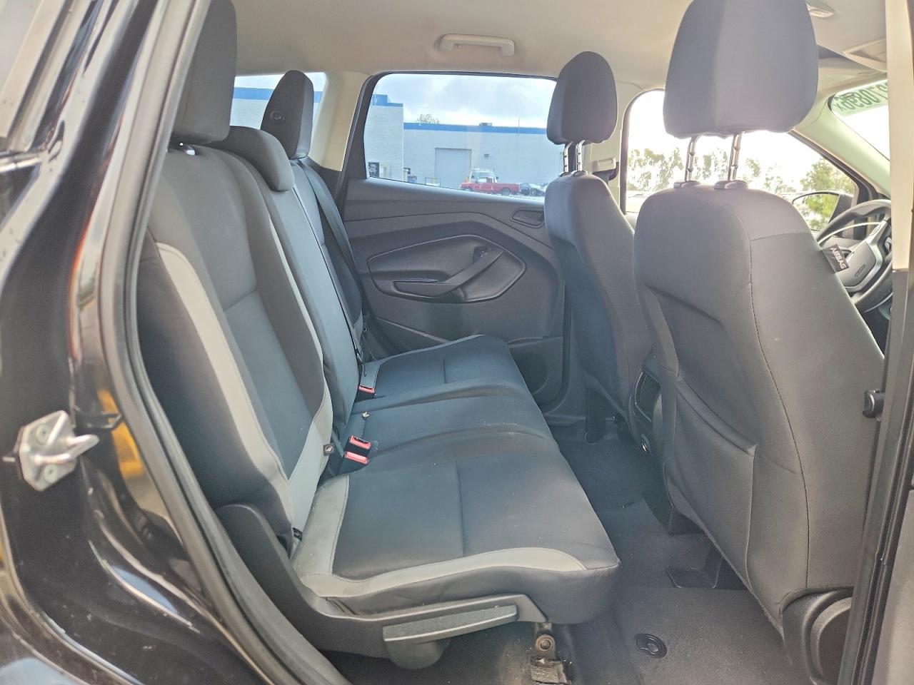 2014 Ford Escape S - zdjęcie 10