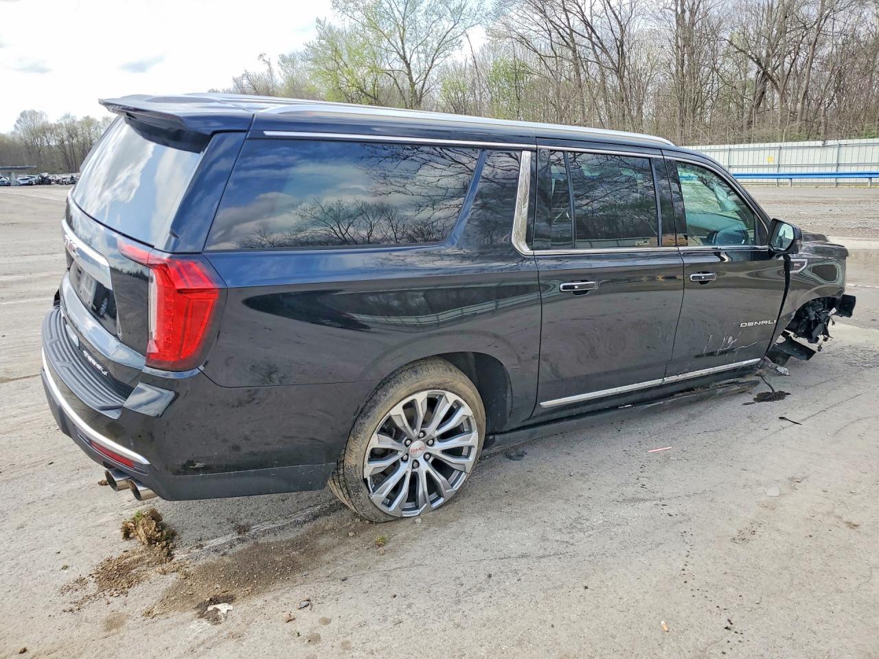 2021 GMC Yukon Xl Denali - zdjęcie 3
