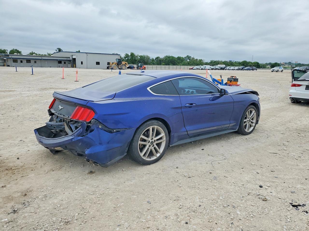 2016 Ford Mustang V6 Coupe - zdjęcie 3