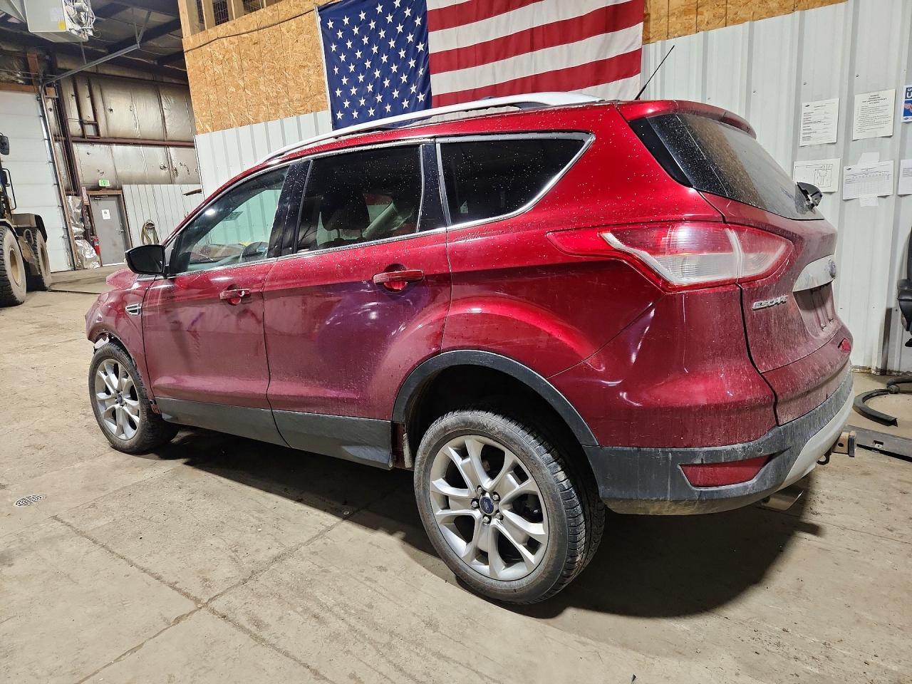 2014 Ford Escape Titanium - zdjęcie 2