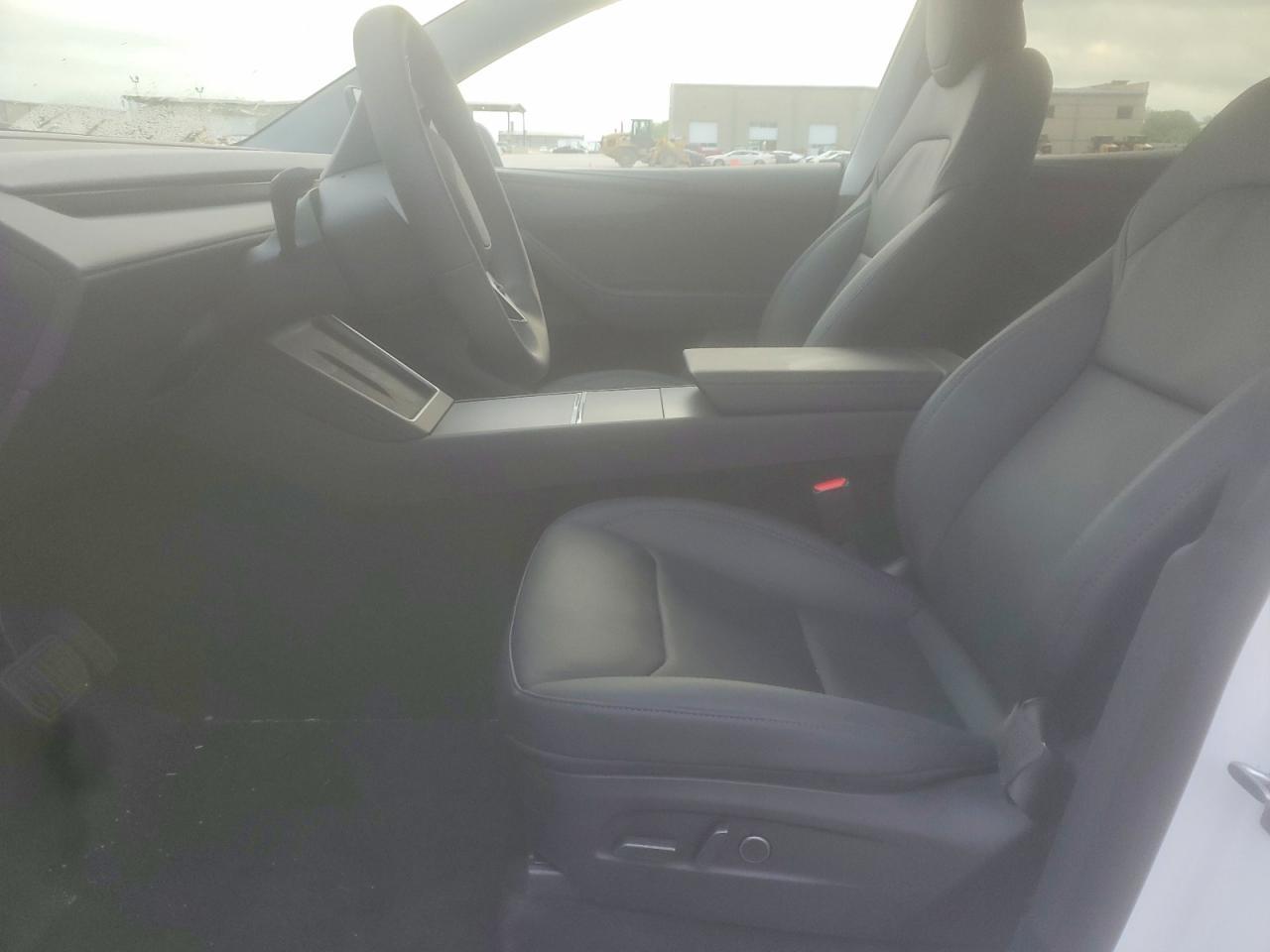 2026 Tesla Model Y - zdjęcie 7