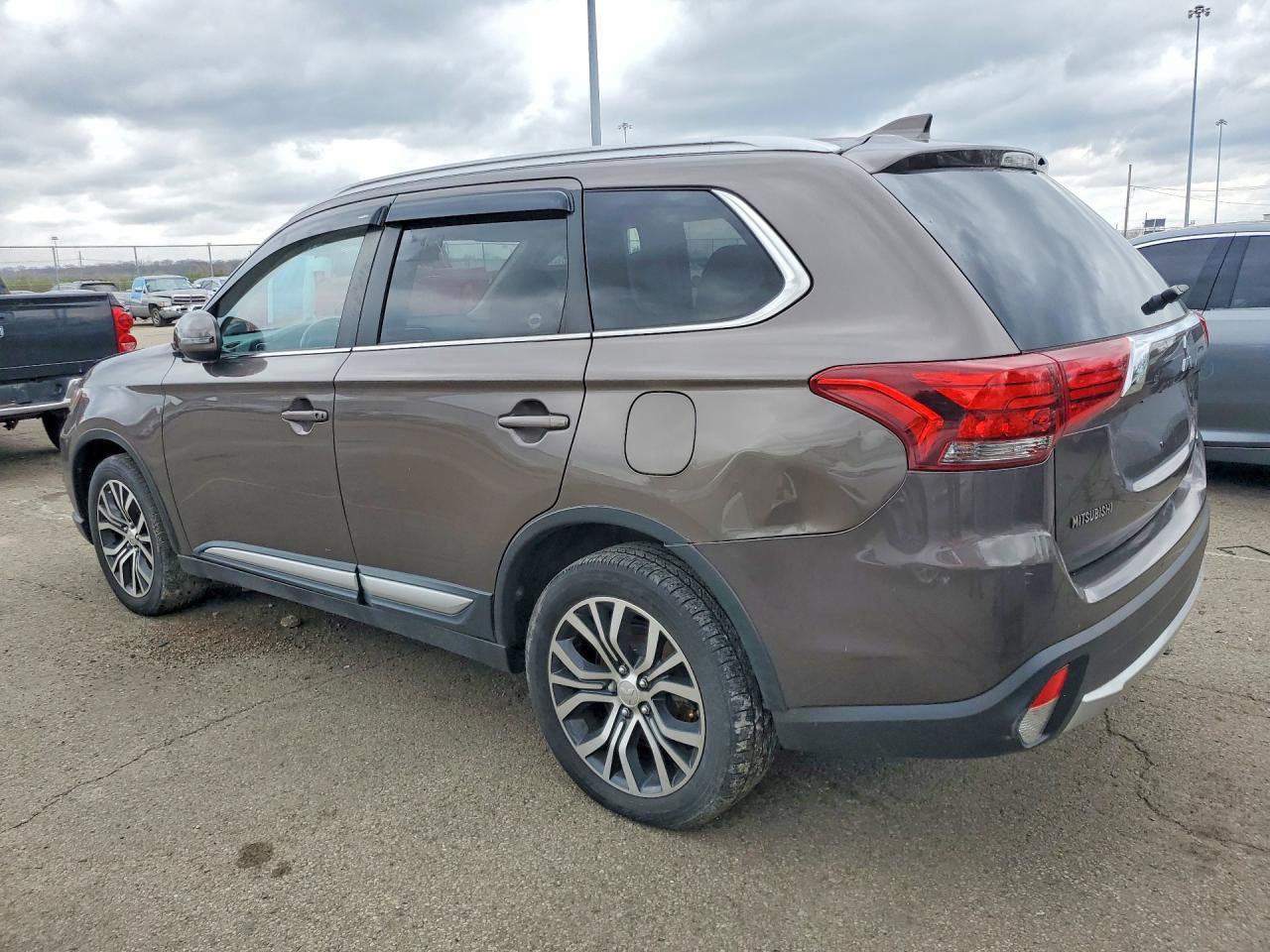 2017 Mitsubishi Outlander Se - zdjęcie 2