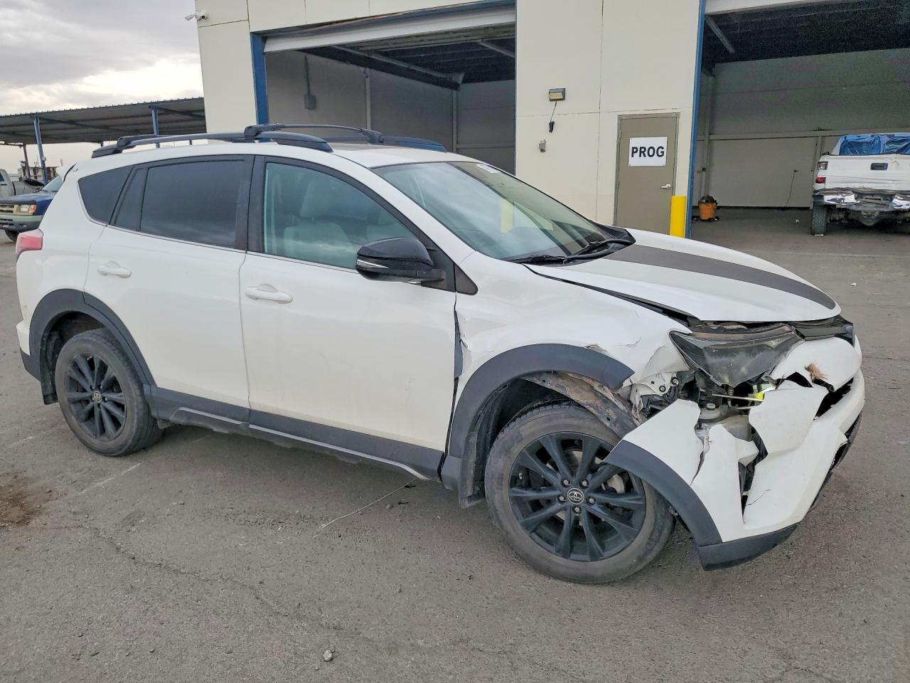 2018 Toyota Rav4 Adventure - zdjęcie 4