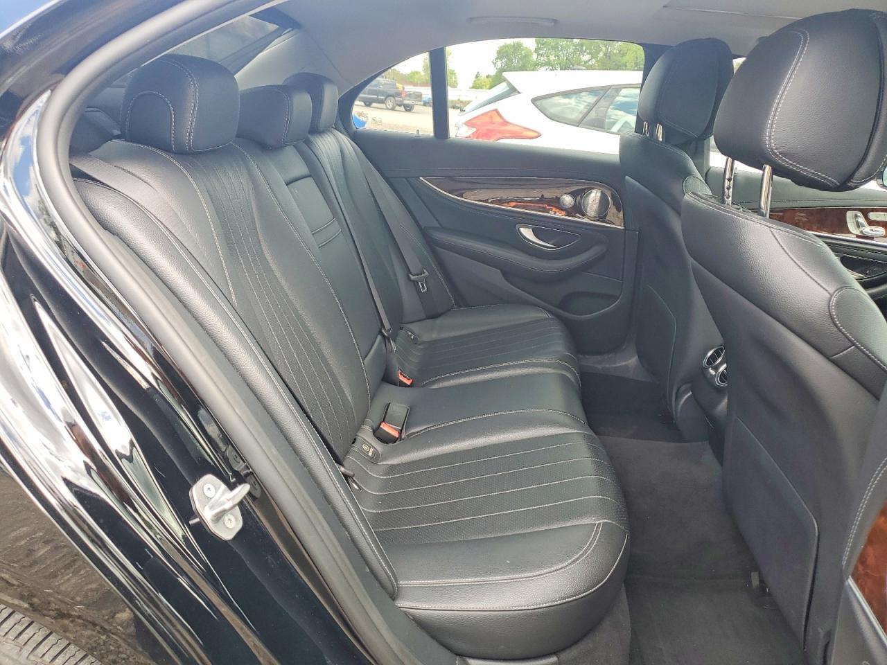 2017 Mercedes-Benz E 300 4Matic - zdjęcie 10