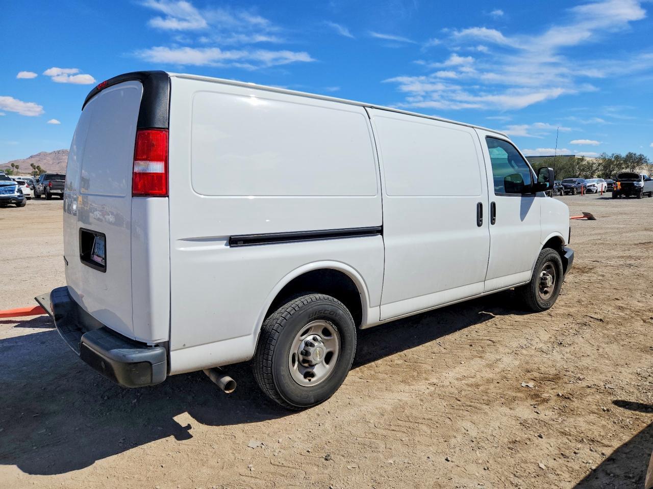 2020 Chevrolet Express G2500 - zdjęcie 3