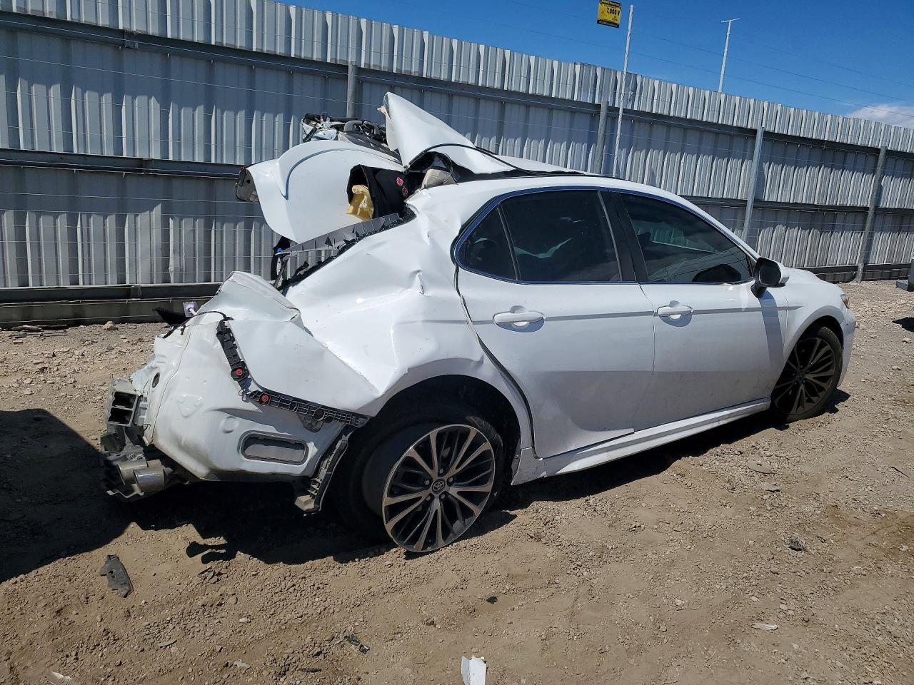 2019 Toyota Camry Se - zdjęcie 3
