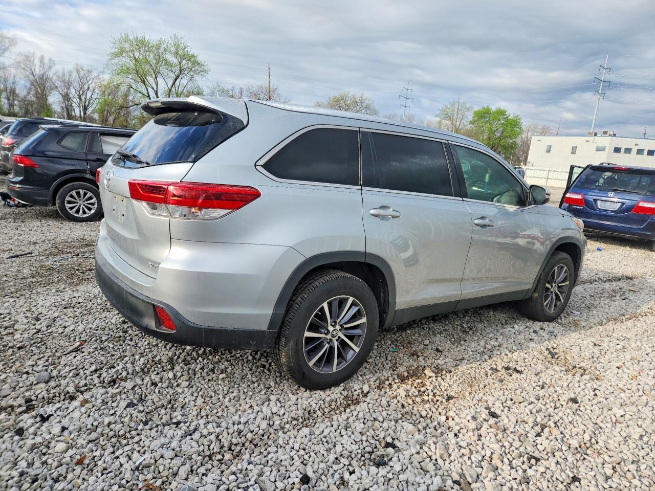 2019 Toyota Highlander Xle - zdjęcie 3
