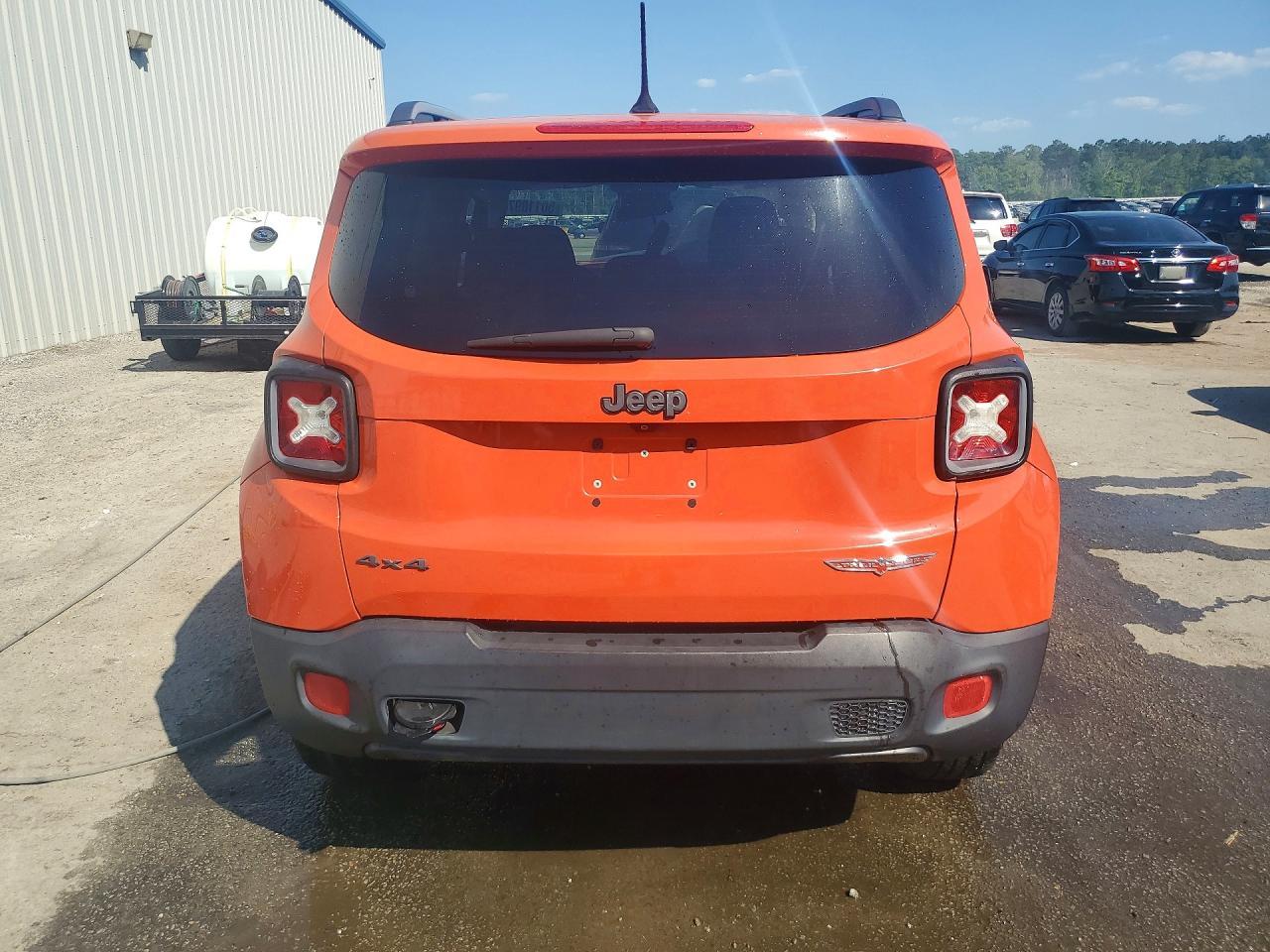 2015 Jeep Renegade Trailhawk - zdjęcie 6