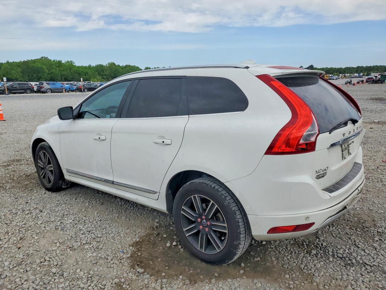 2017 Volvo Xc60 T5 Dynamic - zdjęcie 2