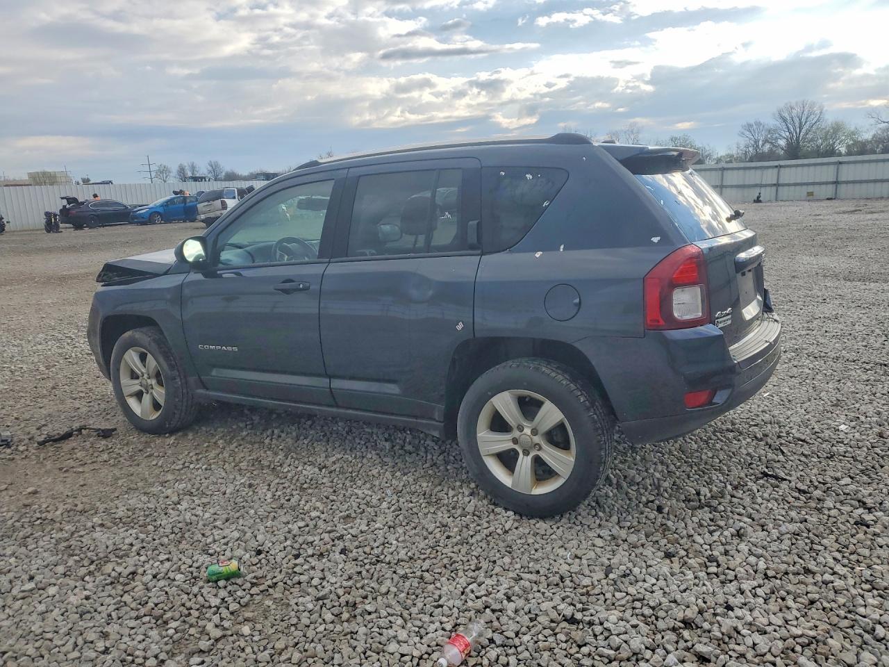 2015 Jeep Compass Latitude - zdjęcie 2