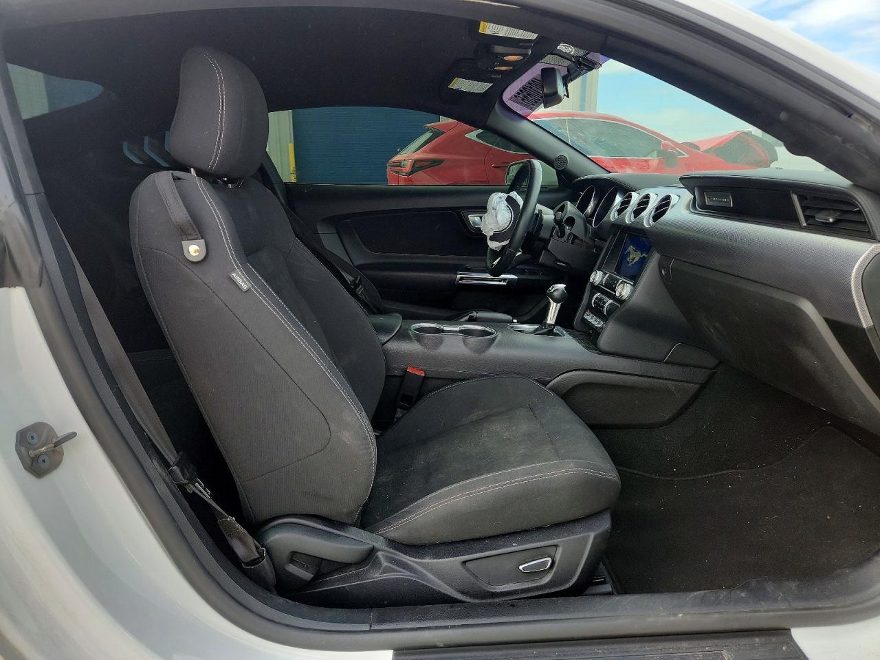 2019 Ford Mustang - zdjęcie 10