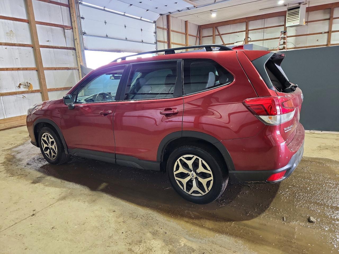 2023 Subaru Forester Premium - zdjęcie 2