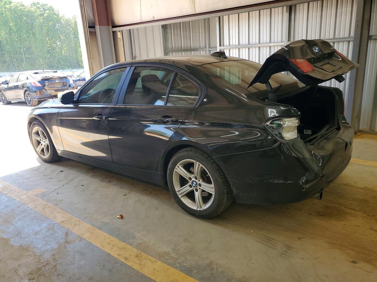 2014 BMW 320 I - zdjęcie 2