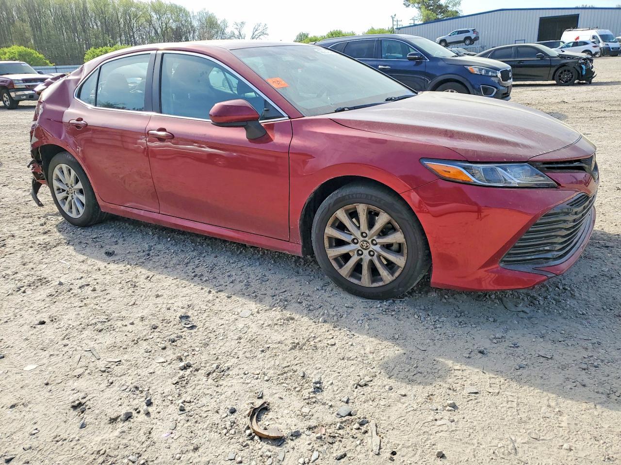 2020 Toyota Camry Le - zdjęcie 4