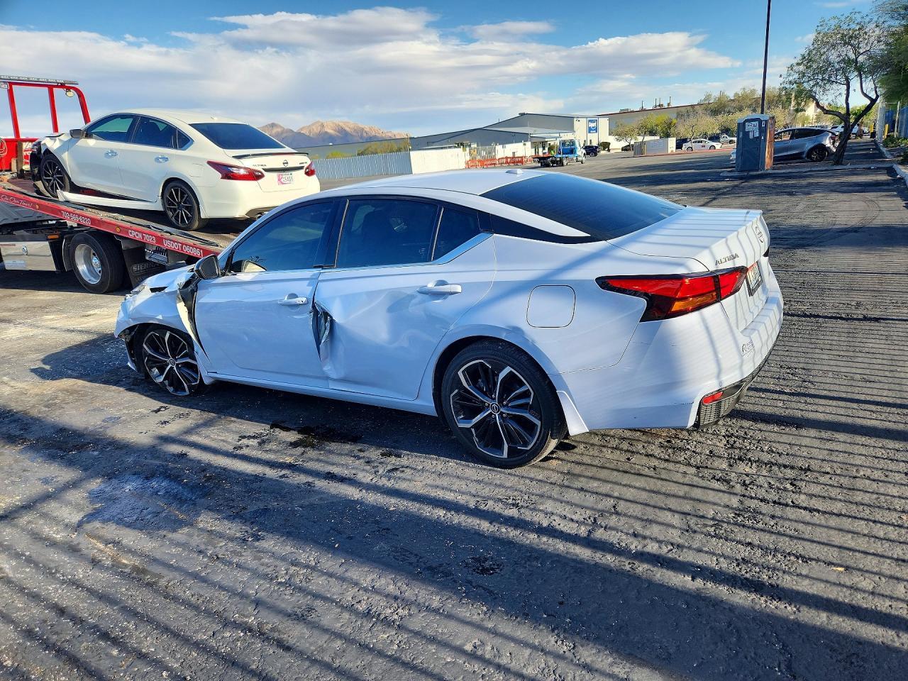 2024 Nissan Altima Sr - zdjęcie 2