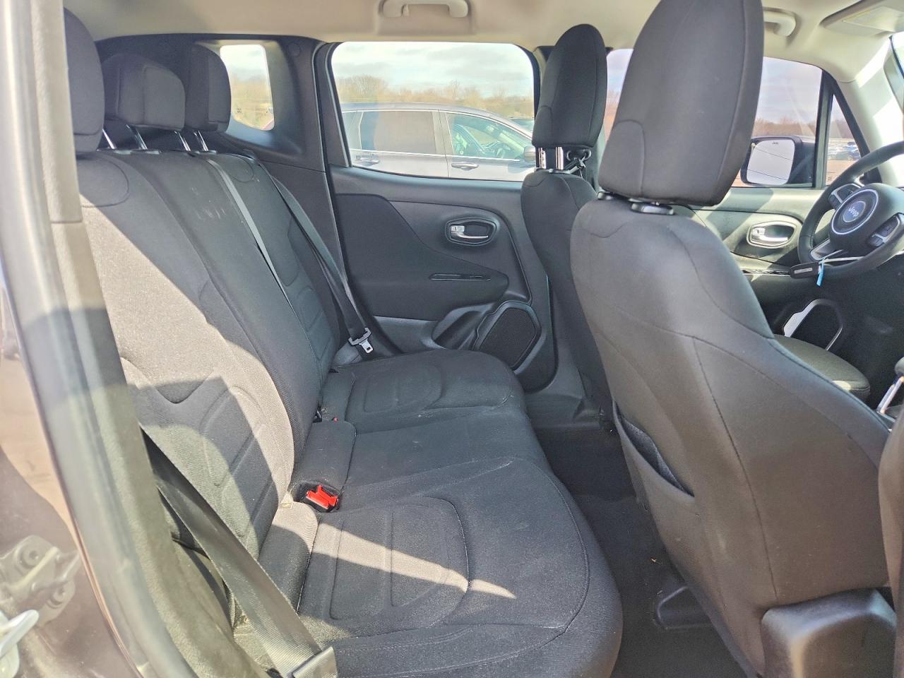 2019 Jeep Renegade Latitude - zdjęcie 11