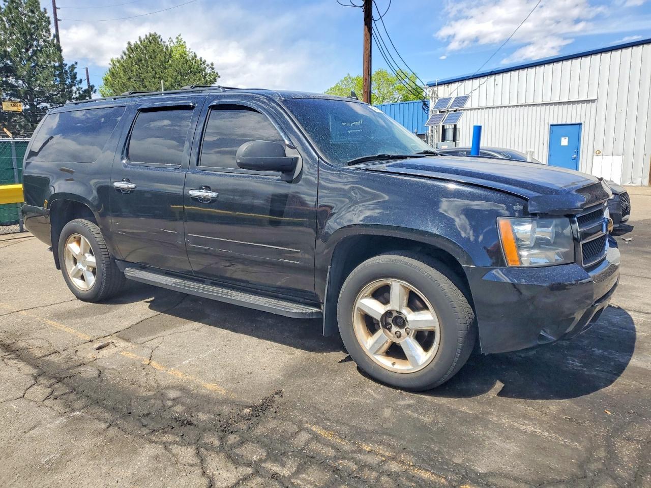 2013 Chevrolet Suburban K1500 Lt - zdjęcie 4