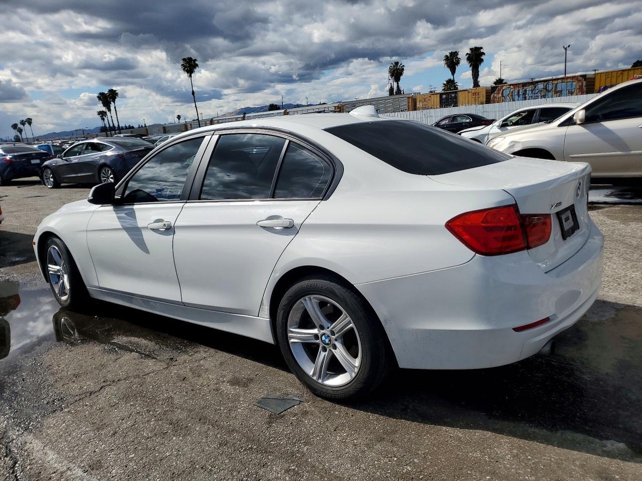 2014 BMW 320 I xDrive - zdjęcie 2