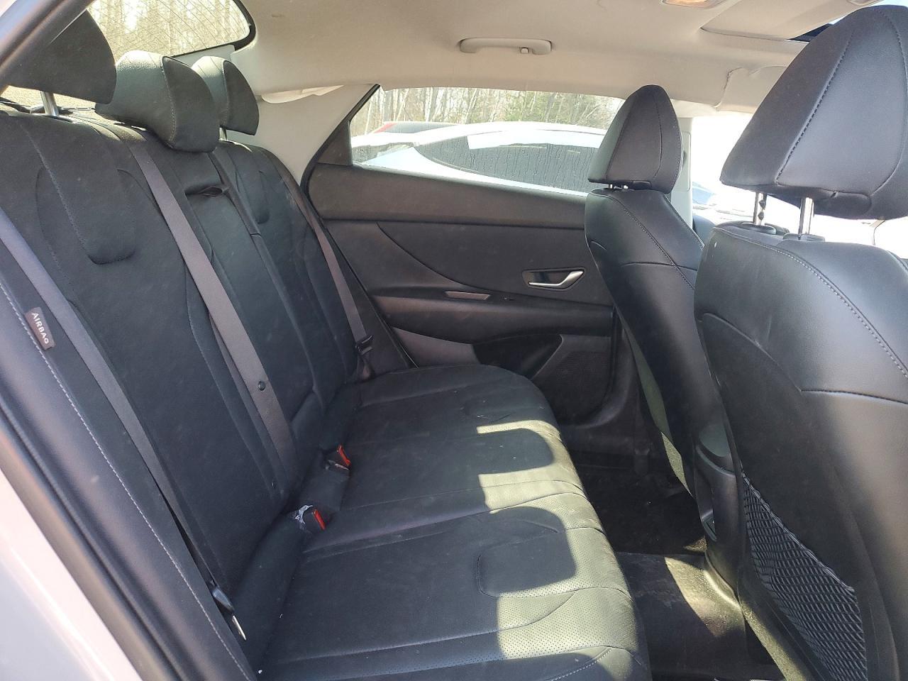 2024 Hyundai Elantra Luxury - zdjęcie 10