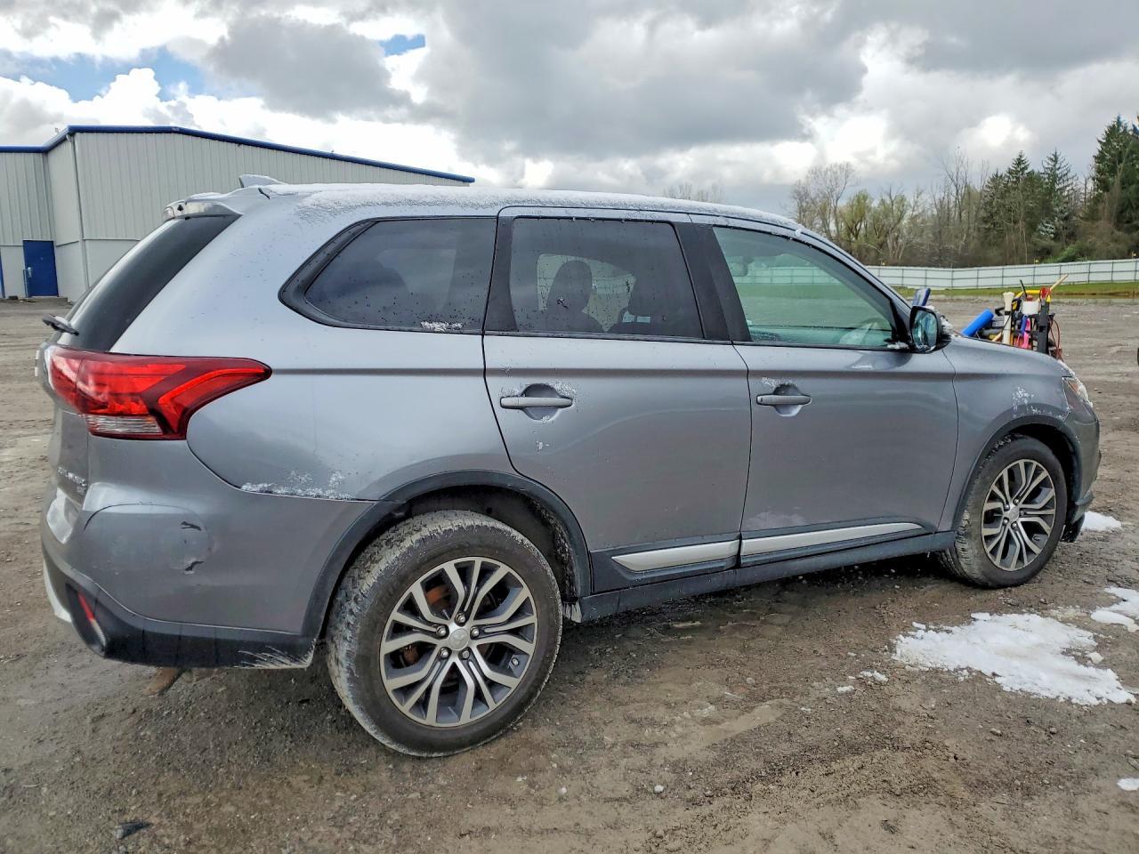 2017 Mitsubishi Outlander Se - zdjęcie 3