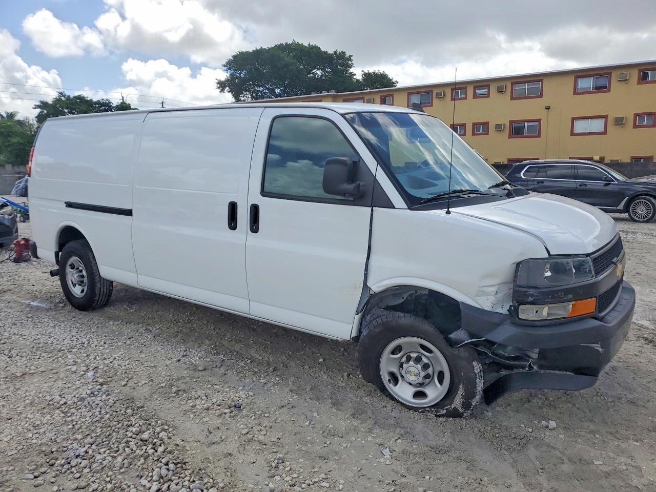 2023 Chevrolet Express G2500 - zdjęcie 4
