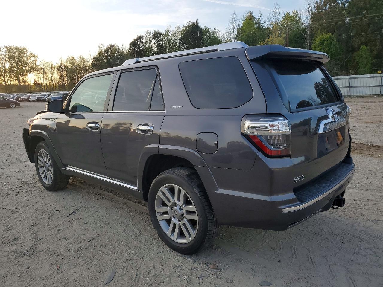 2020 Toyota 4 Runner - zdjęcie 2