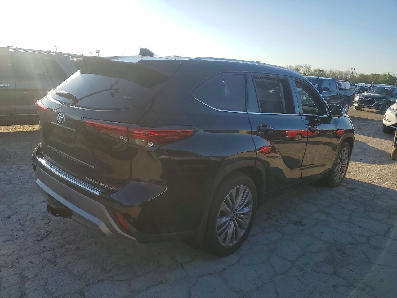 2022 Toyota Highlander Platinum - zdjęcie 3