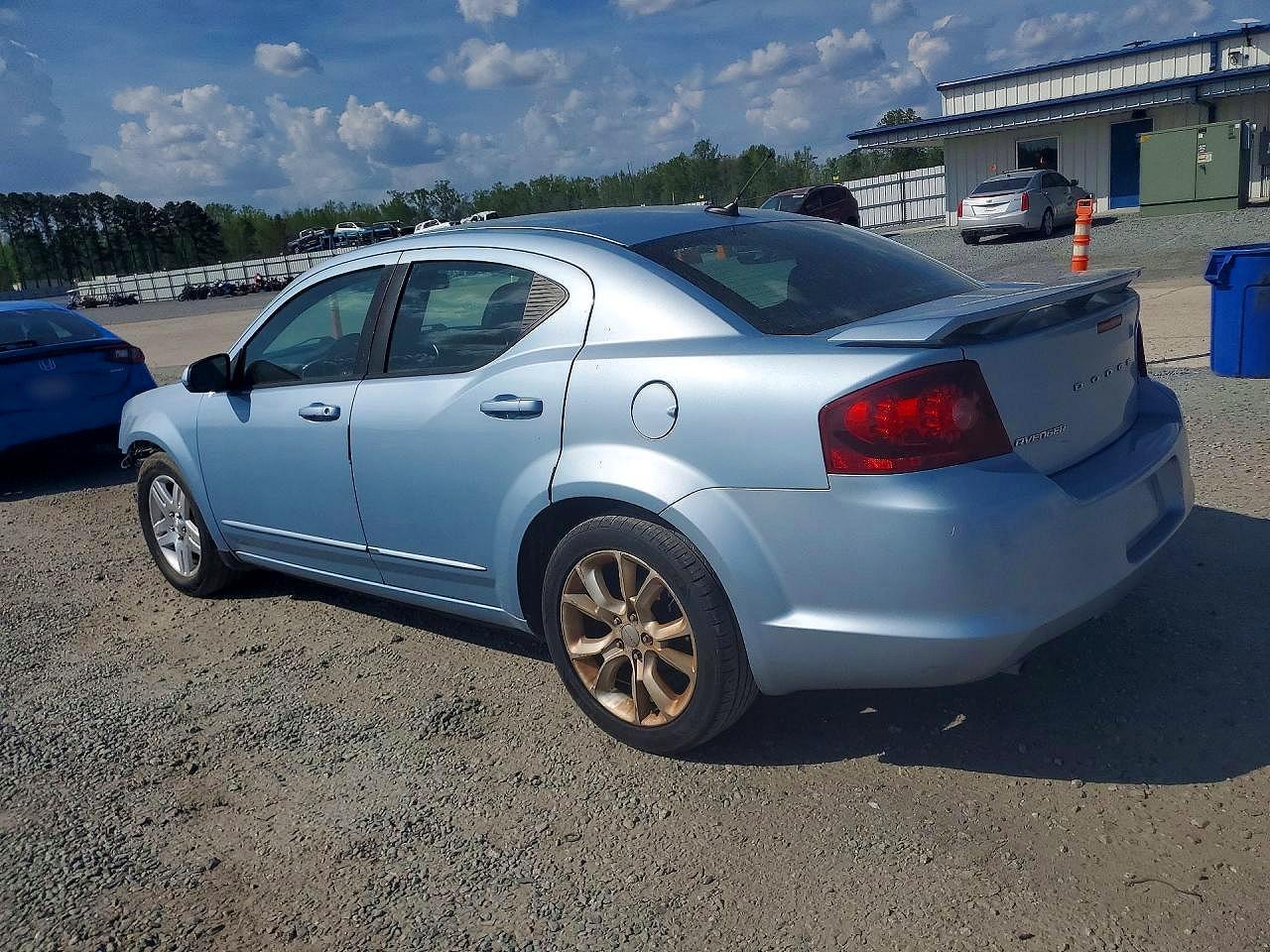 2013 Dodge Avenger R - zdjęcie 2