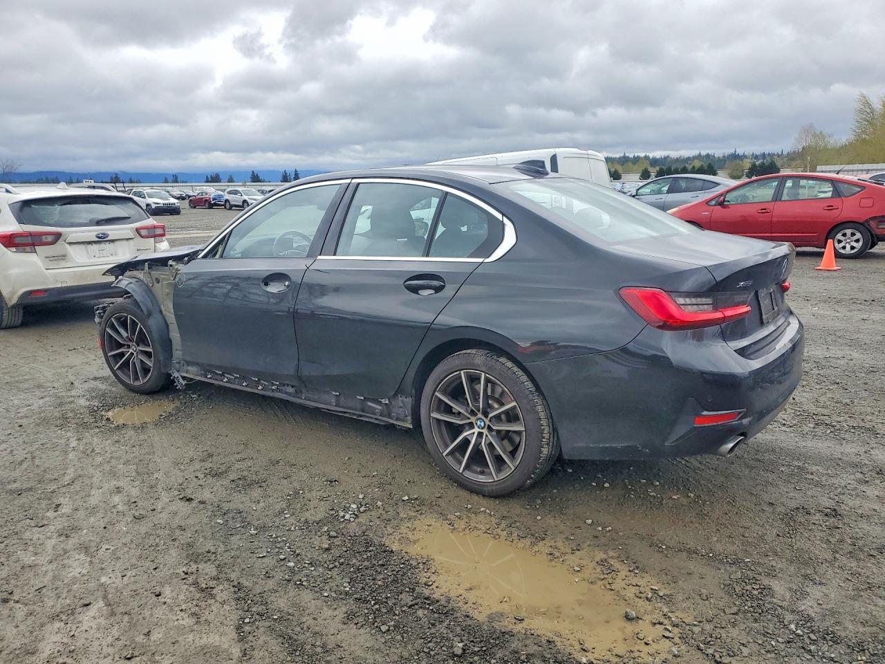 2019 BMW 330Xi - zdjęcie 2