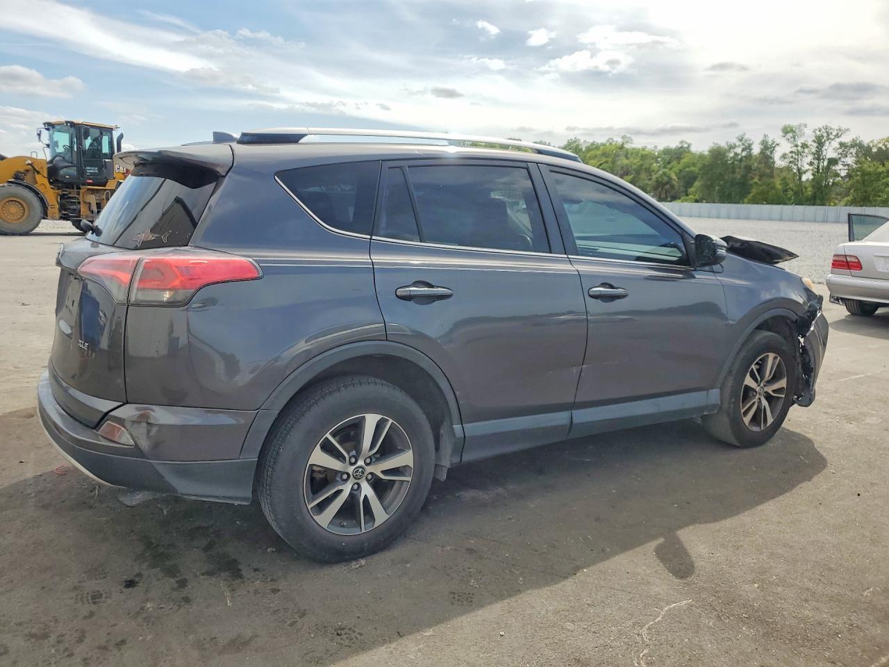 2018 Toyota Rav4 Xle - zdjęcie 3