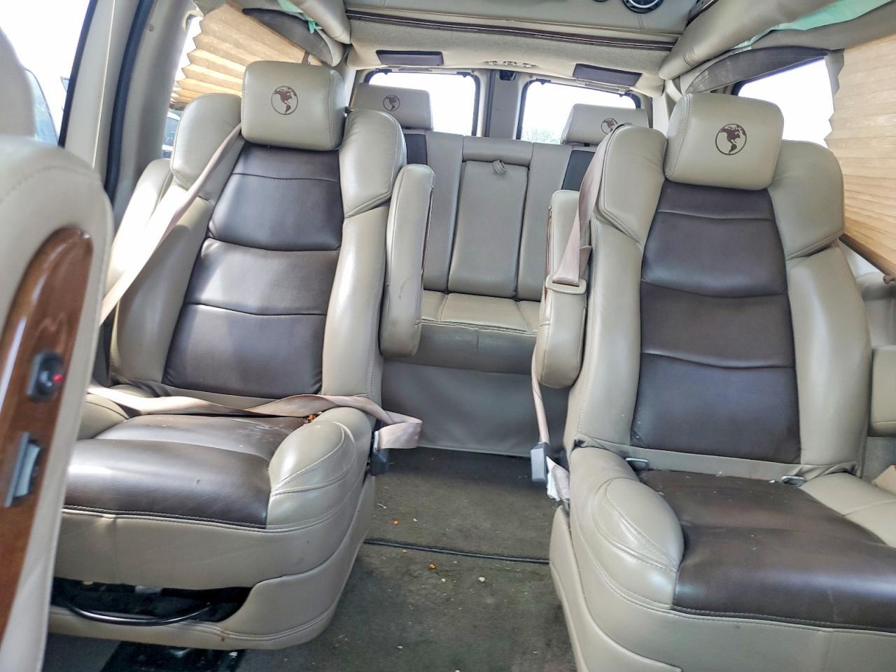 2020 GMC Savana G2500 - zdjęcie 10