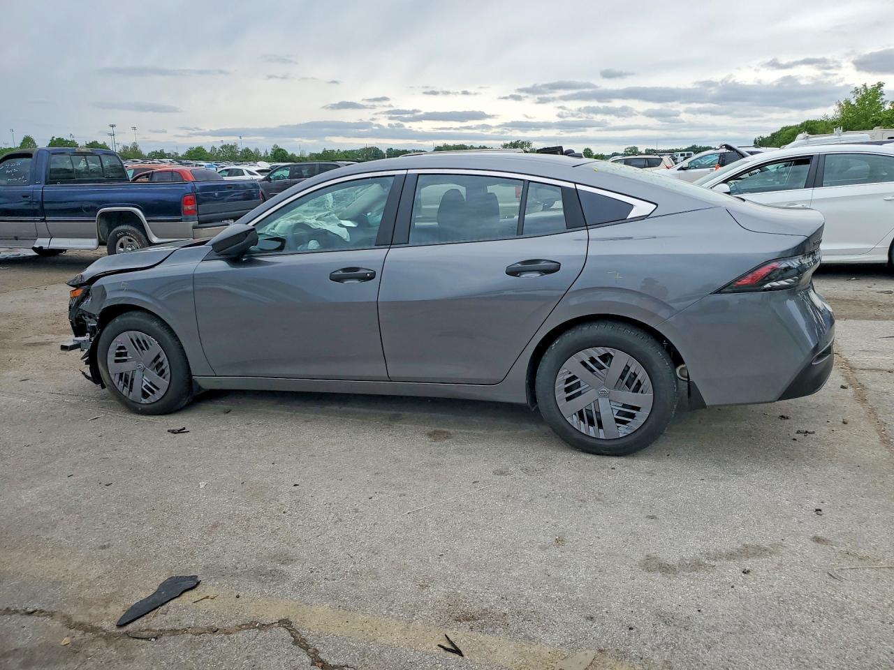 2026 Nissan Sentra S - zdjęcie 2