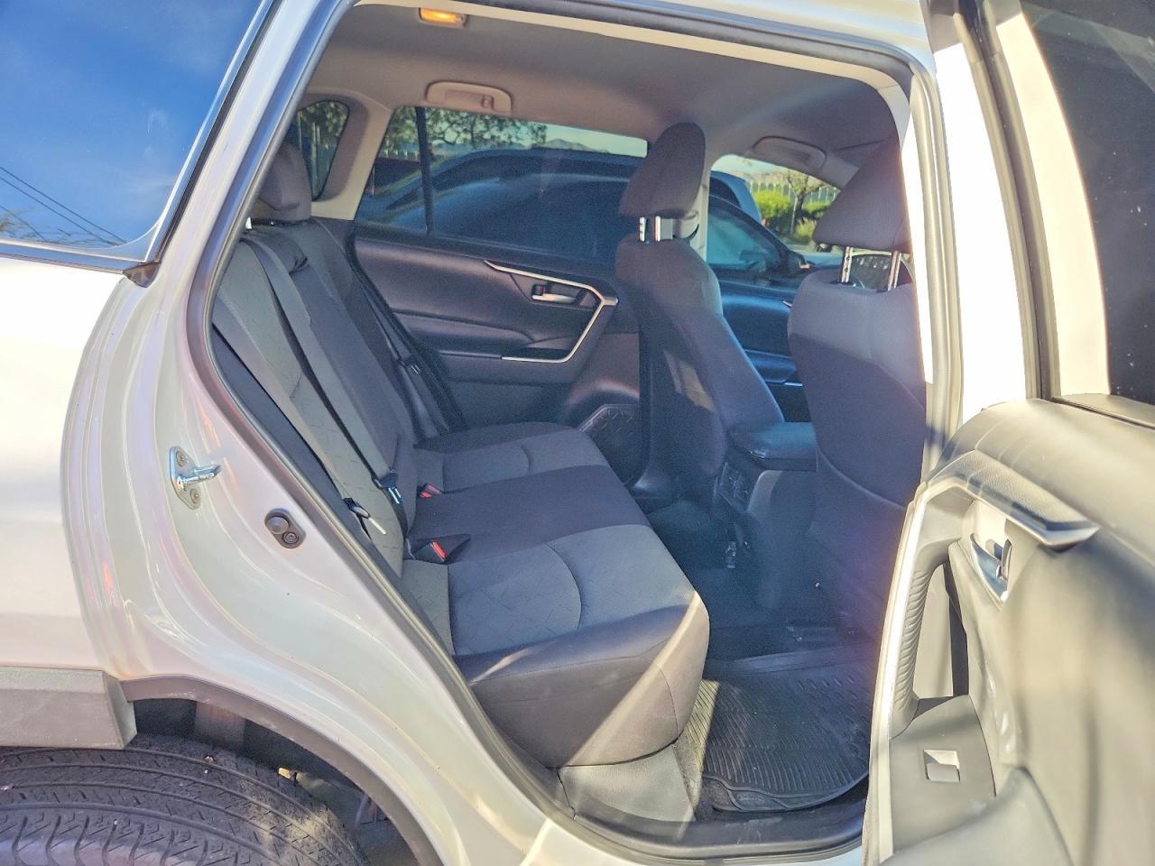 2021 Toyota Rav4 Xle - zdjęcie 11