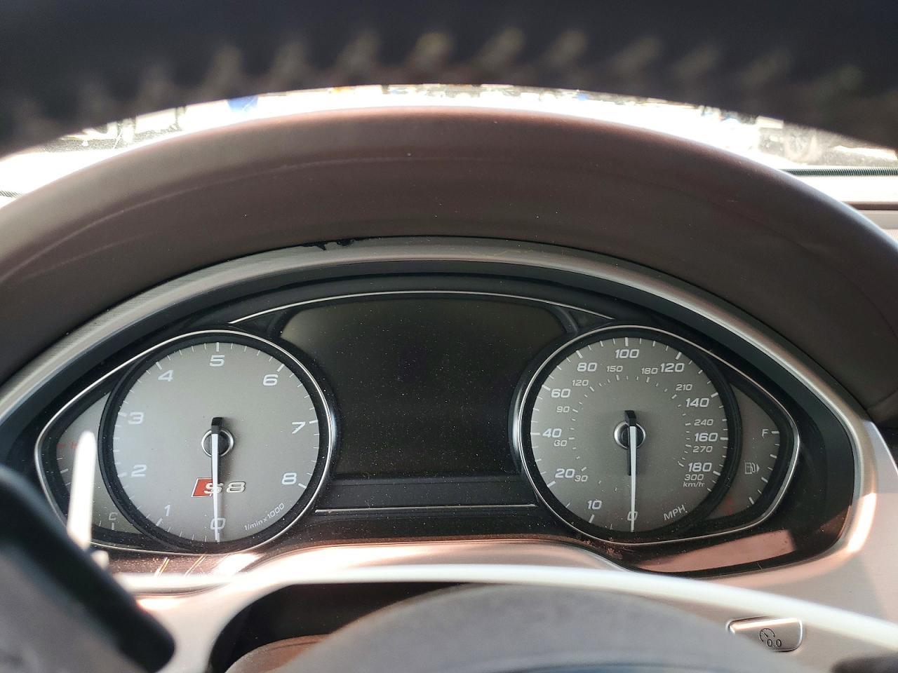 2013 Audi S8 Quattro - zdjęcie 9